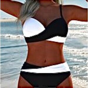 🆕Black and White Women's Bikini Set. Size L. NWT.
